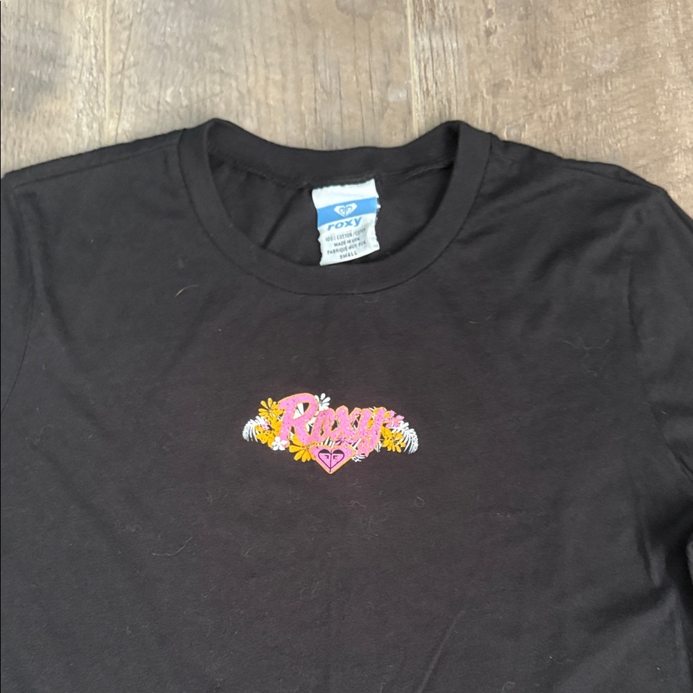 Roxy Black Tee with Vibrant Logo new without tag